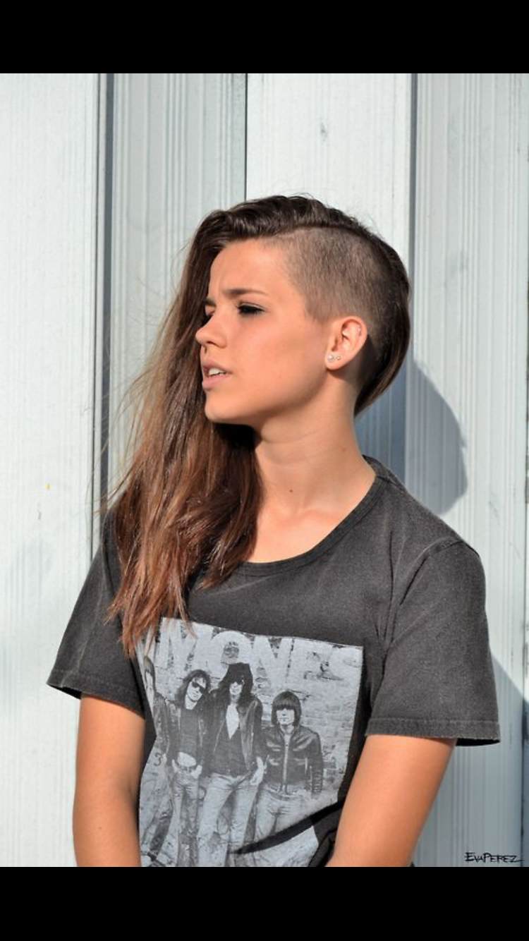 Выбритая шея причёска