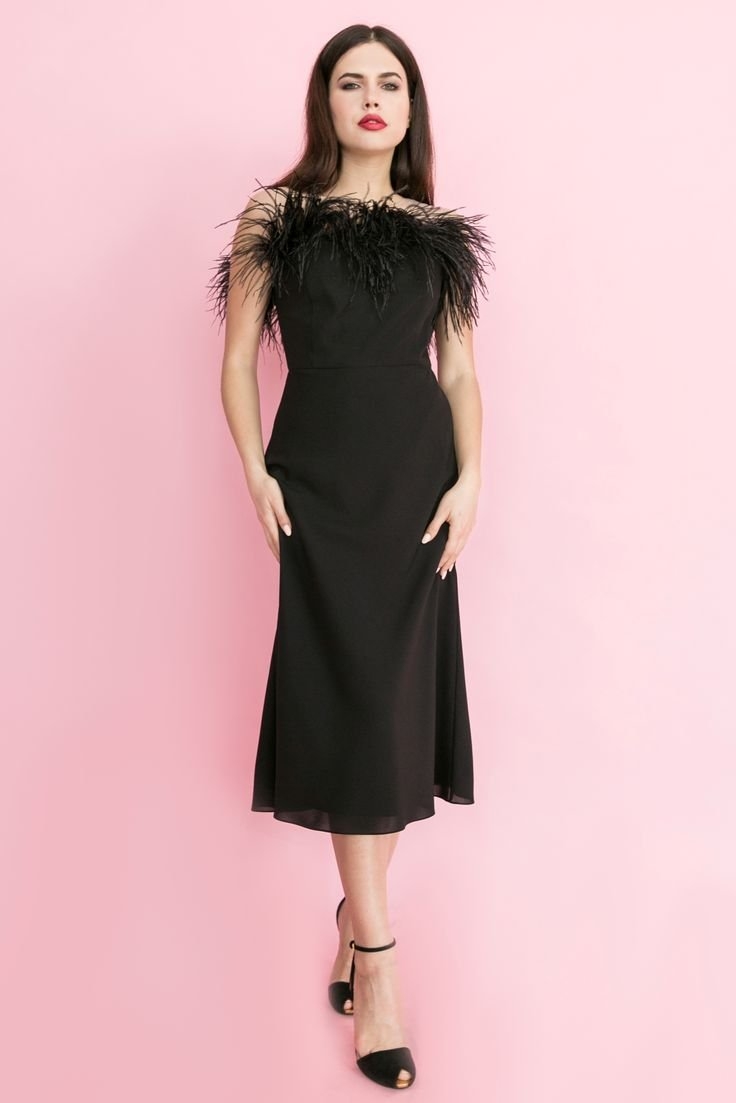 Вечернее платье с перьями