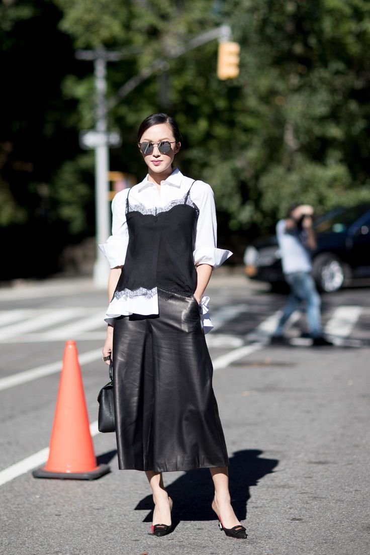 Анджелина Джоли в юбке