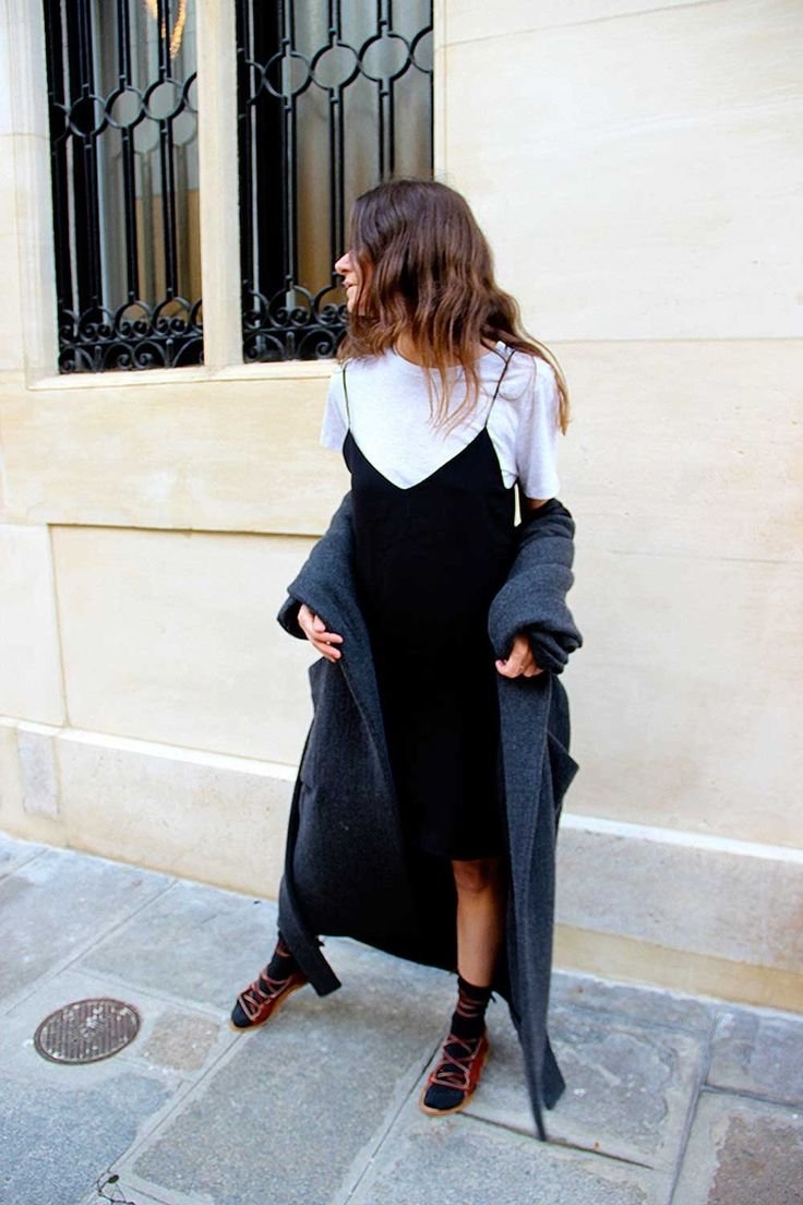 Черный сарафан с белой рубашкой