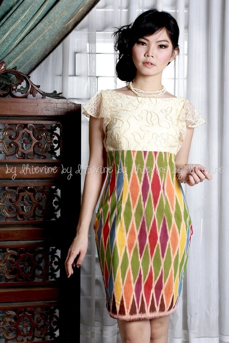 Фасоны платьев из адраса и атласа