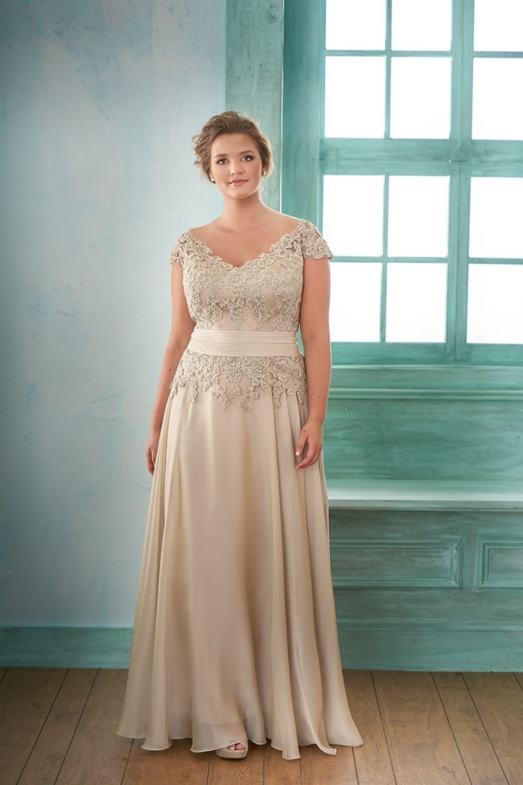 Вечерние платья плюс сайз на свадьбу для мамы