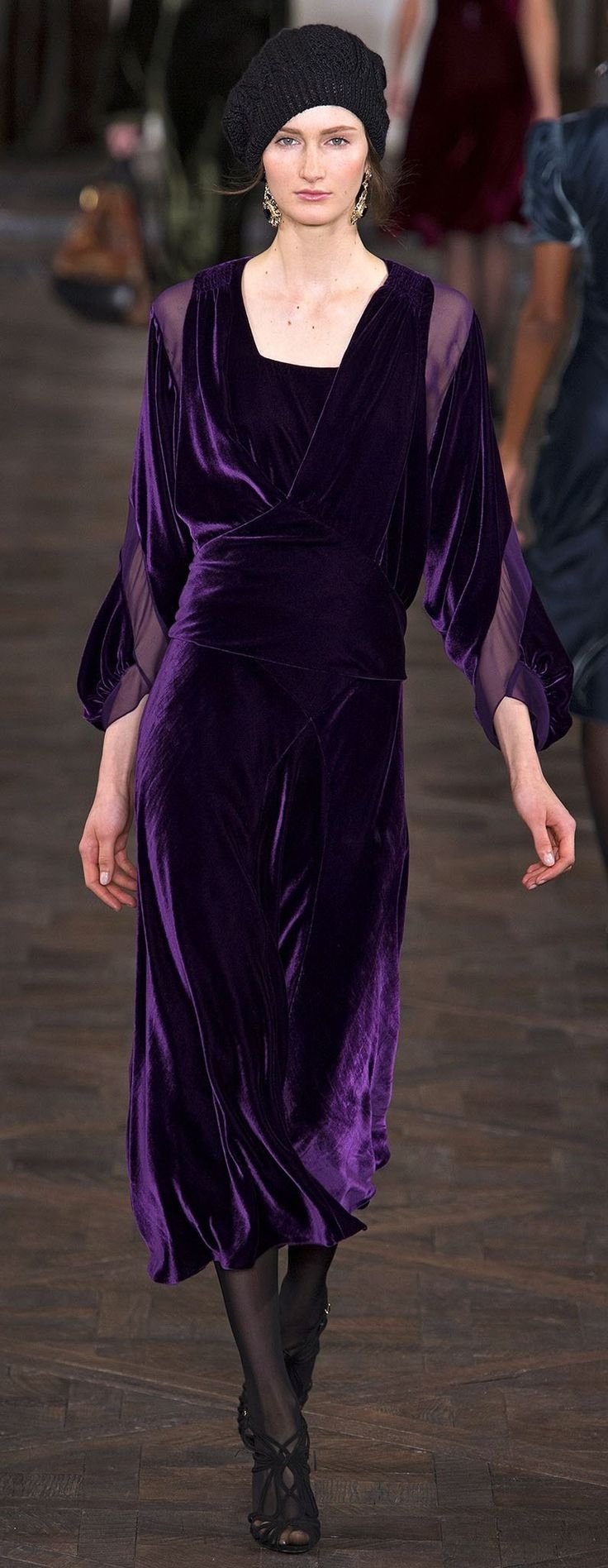 Вельветовое платье бордо