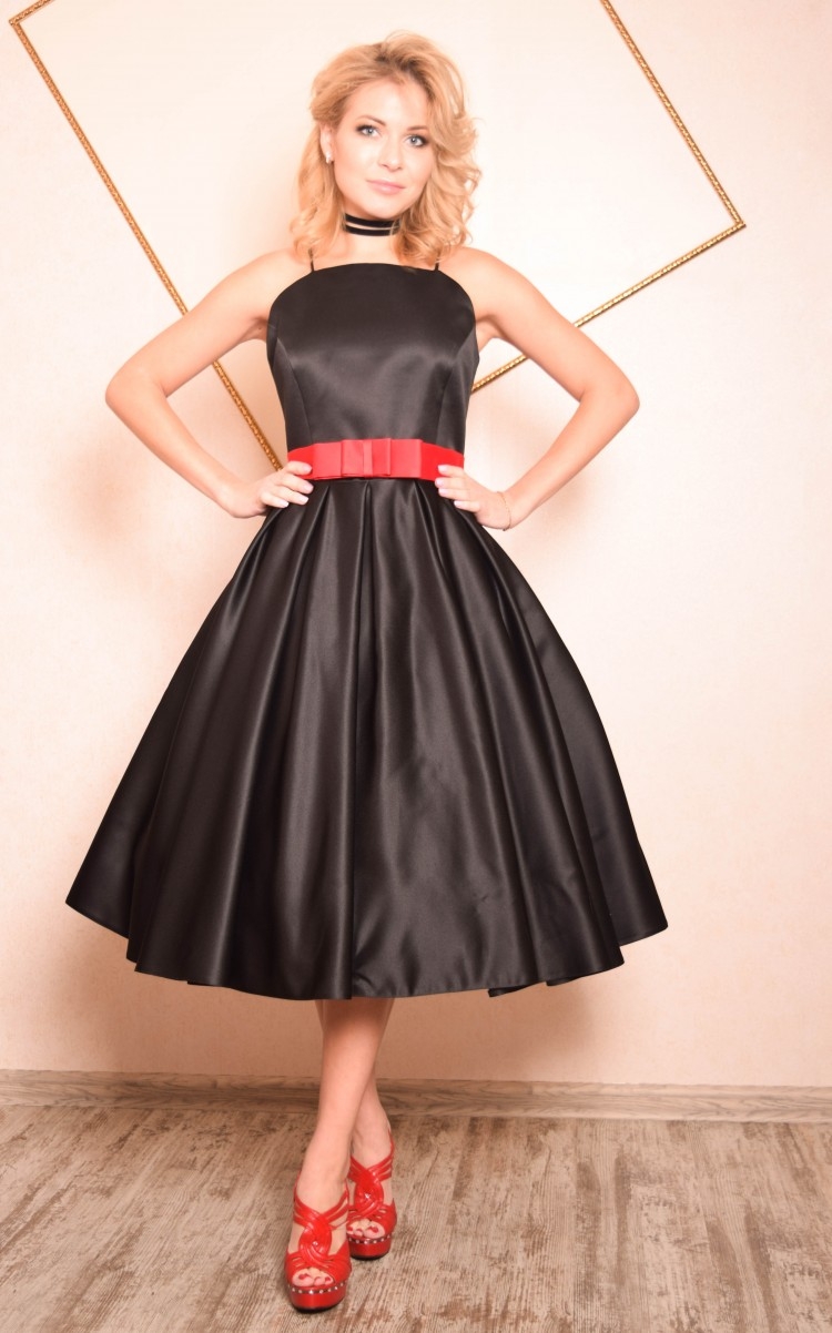 Платье с пышной юбкой