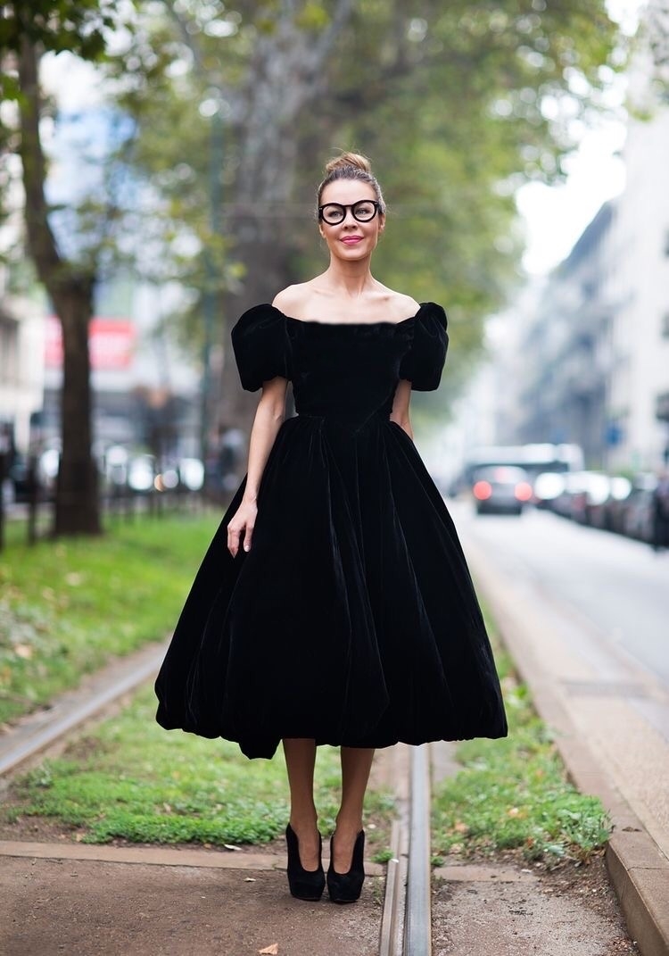 Ульяна Сергиенко черное платье
