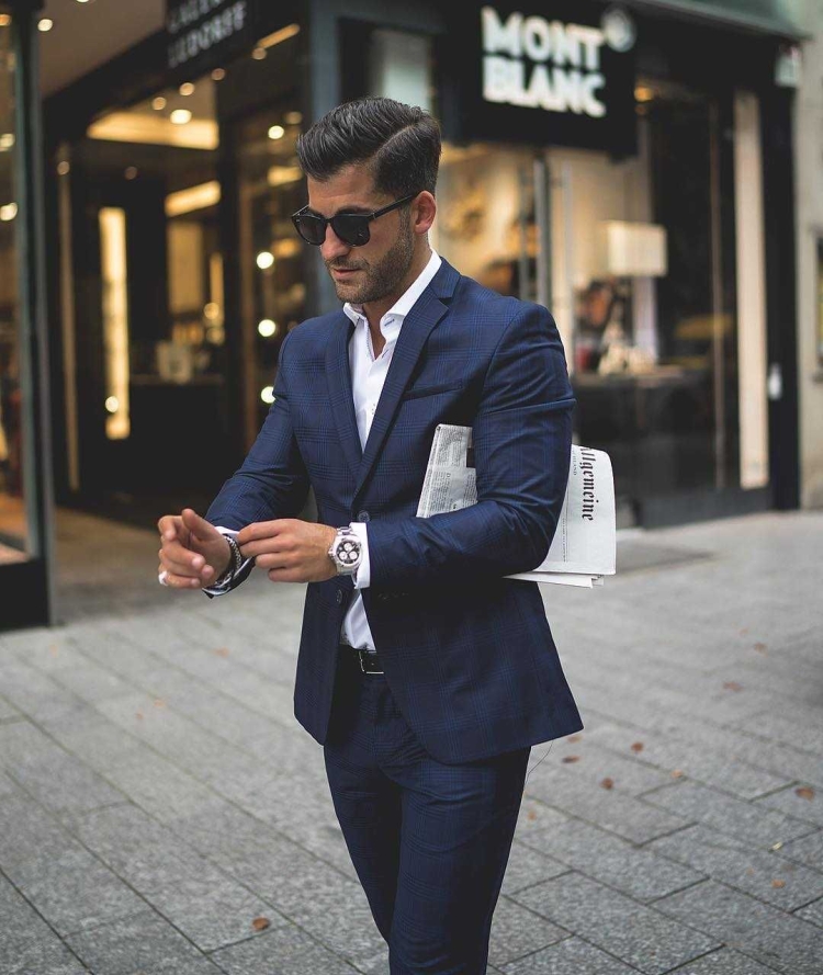 Стильный парень в костюме