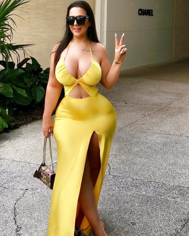 Большой бюст Владивосток