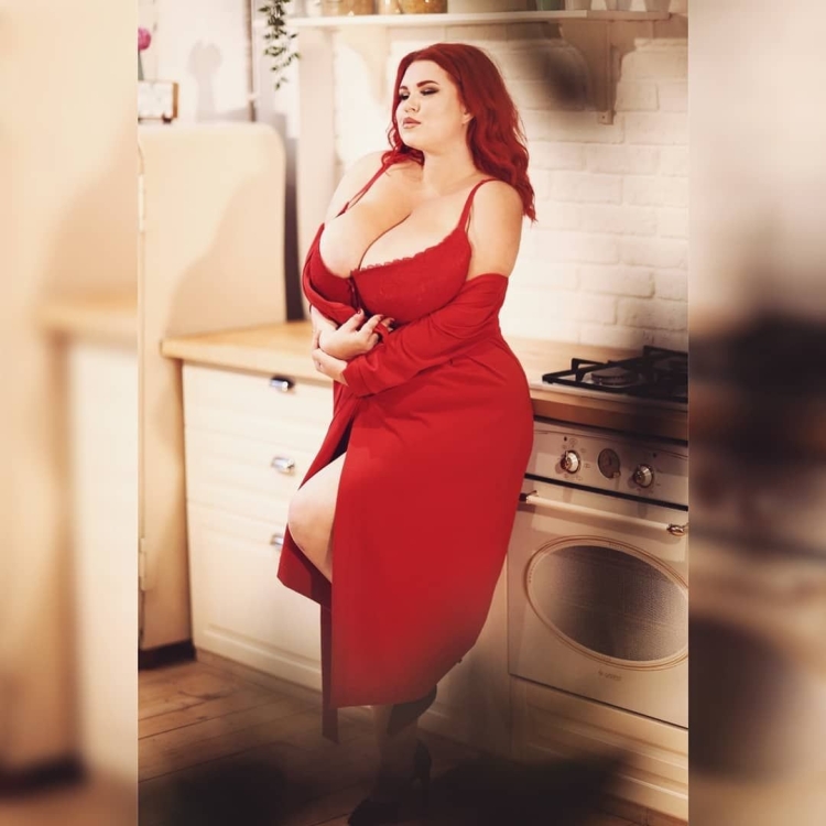 Анастасия Квитко в платье