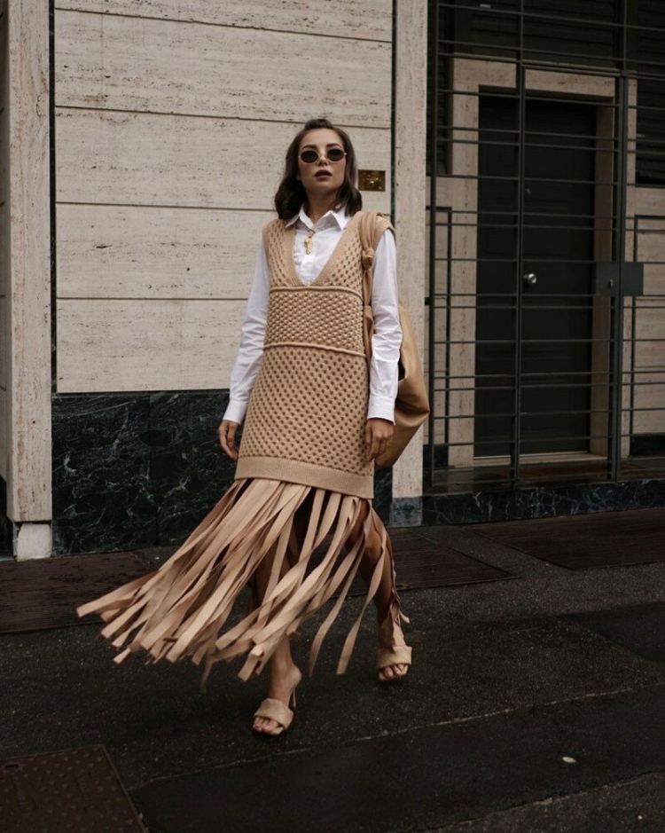 Оброс с вязаной жилеткой