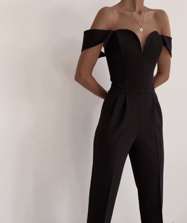 Бежевый брючный костюм женский