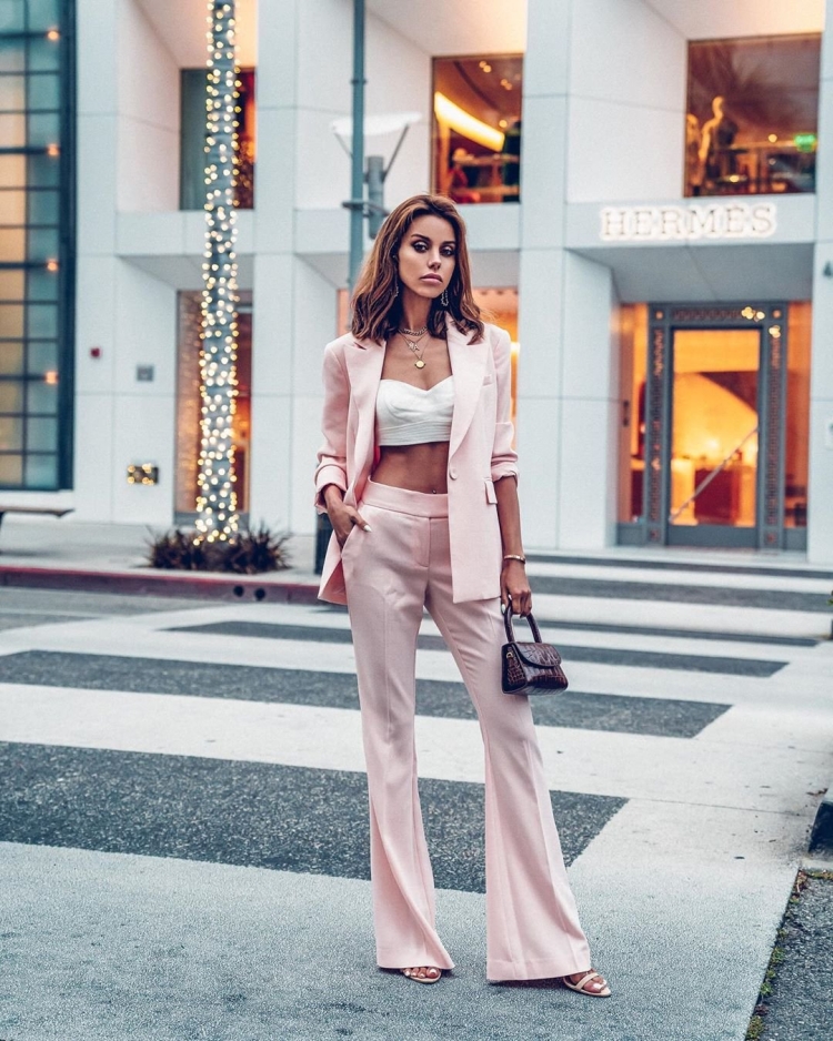 Бежевые брюки клеш