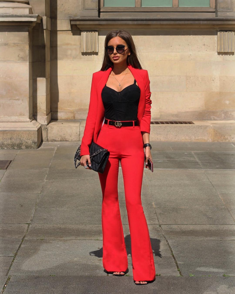 Корсет поверх одежды