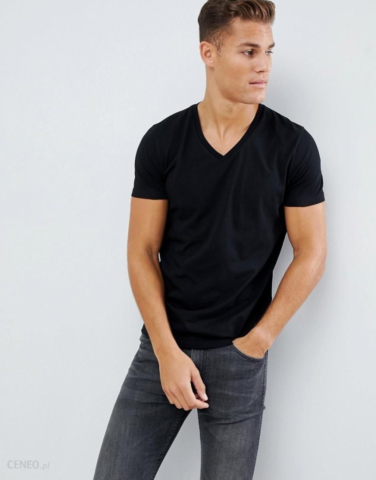 Черная футболка с треугольным вырезом мужская