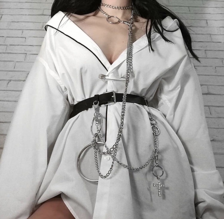 Одежда с цепями для девушек