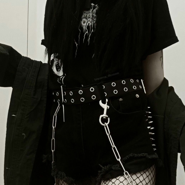 Одежда с цепями для девушек