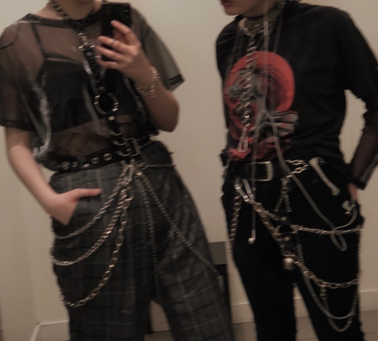 Стиль одежды с цепями