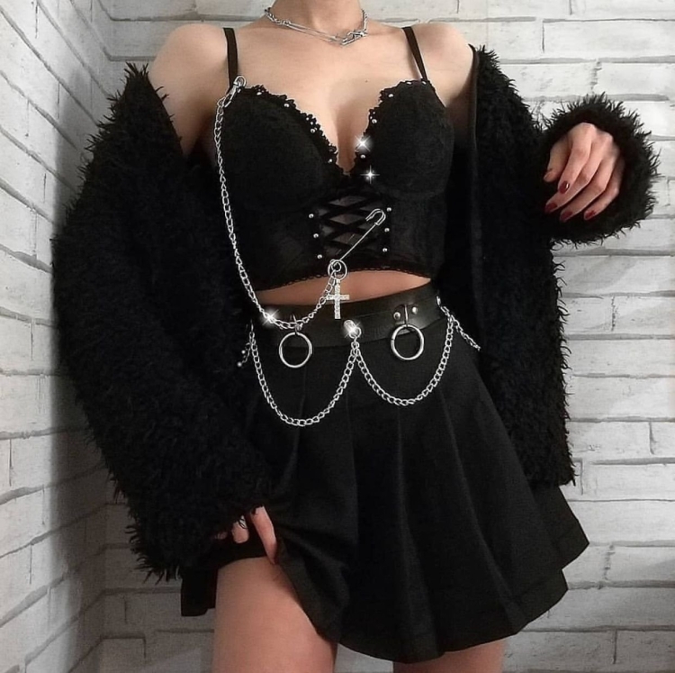 Одежда с цепями для девушек