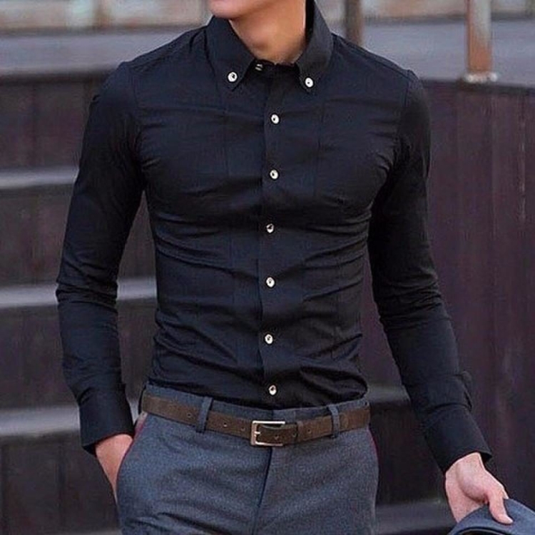 Парень в черной рубашке