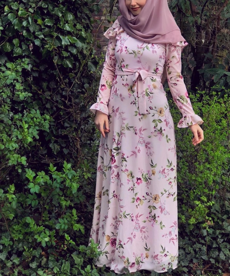 Красивое мусульманское платье в цветок