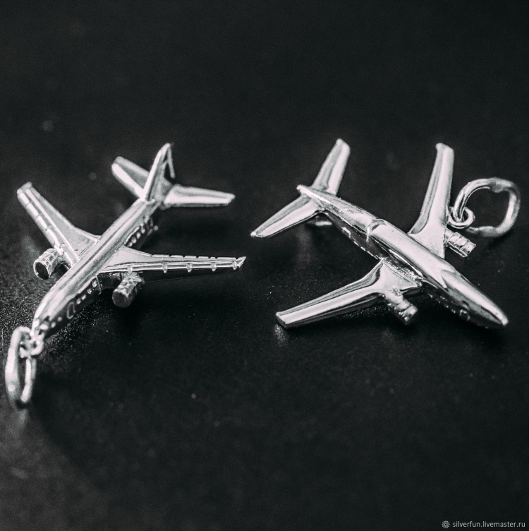 Кулон самолет