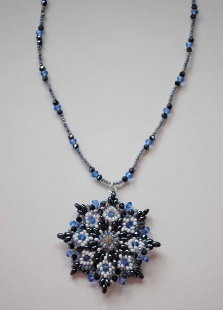 Подвески из бисера и бусин