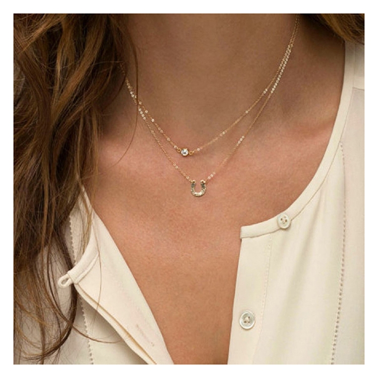 Колье на тонкой цепочке