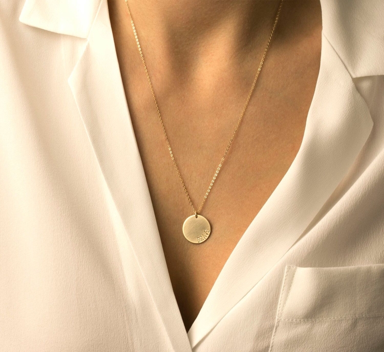 Минималистичные украшения на шею