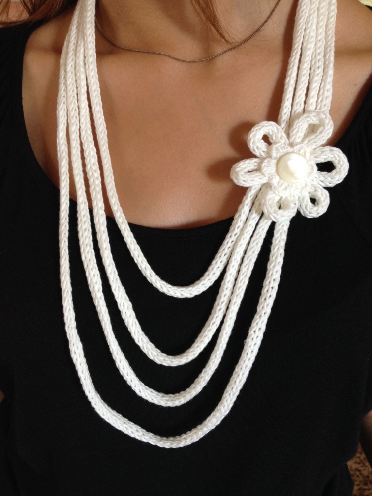 Оригинальные вязаные украшения