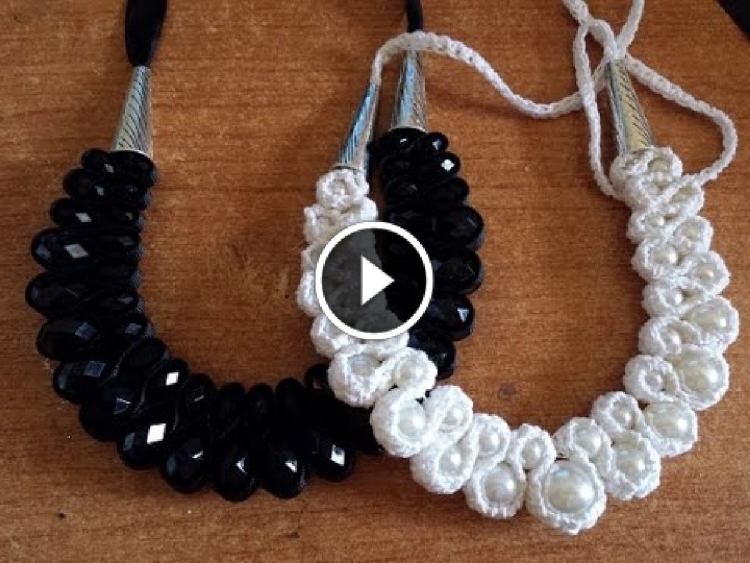 Колье с обвязанными бусинами крючком