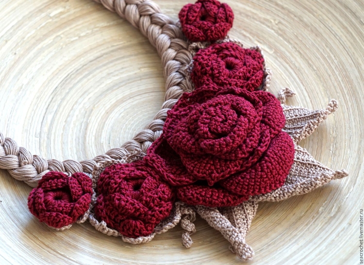 Вязаные розовые украшения