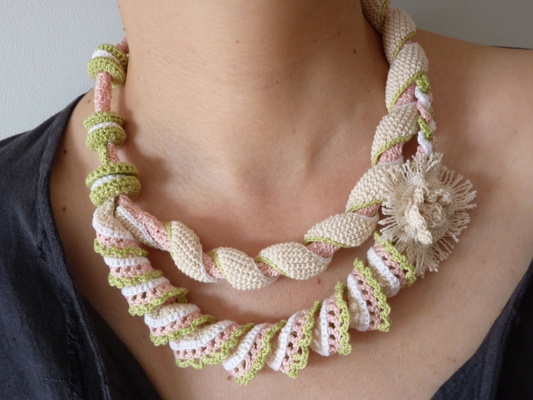 Вязаные украшения