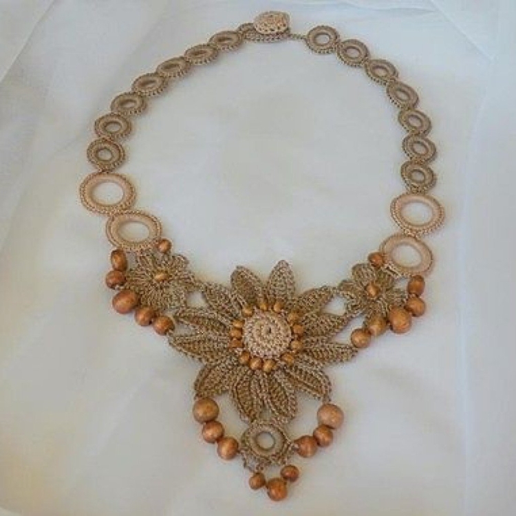 Украшения крючком на шею