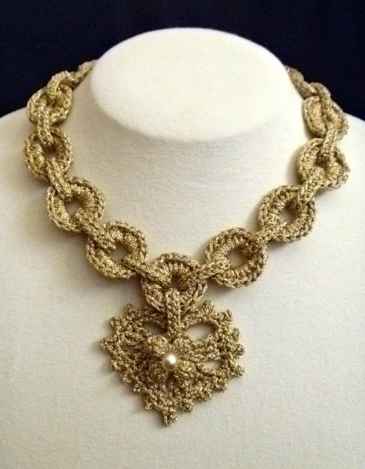 Вязаная бижутерия