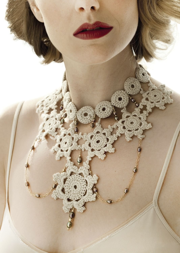 Вязаное колье