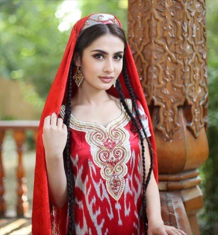 Таджикская модель Сафина Гаибова