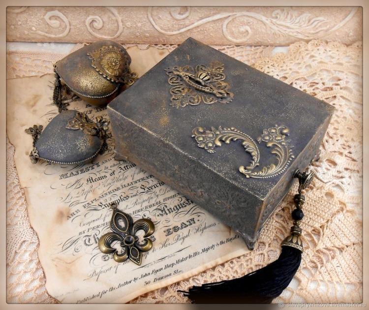 Шкатулка с потайным отделением