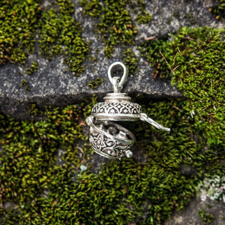 Кулон раскрывающийся