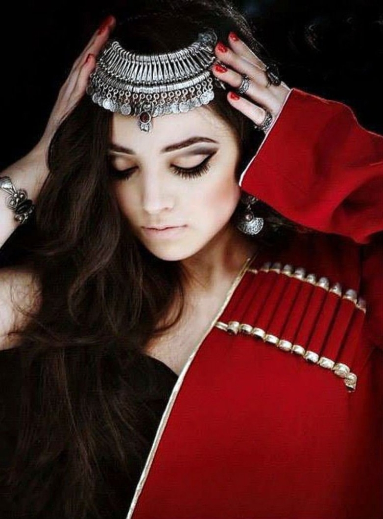 Минтана армянский национальный костюм