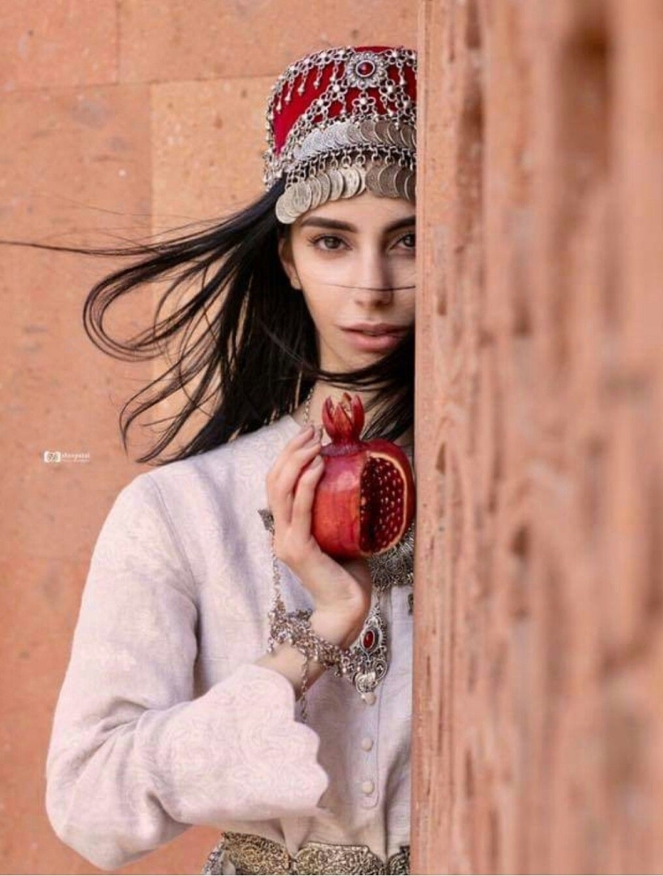 Минтана армянский национальный костюм