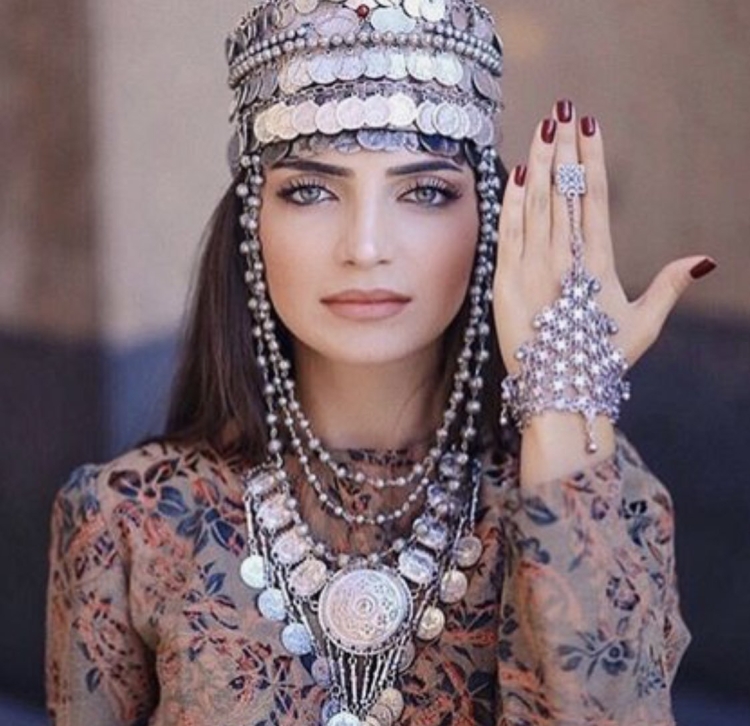 Армянский национальный костюм Сюник