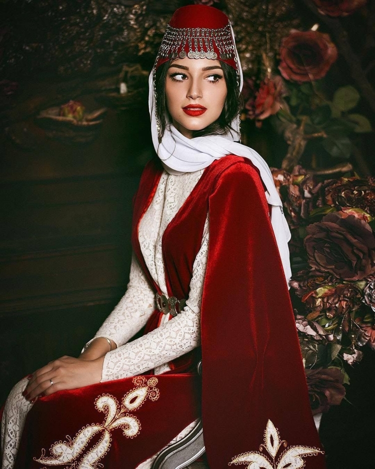 Армянская традиционная одежда женская