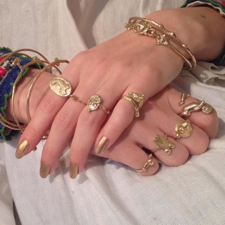 Неснимаемые украшения