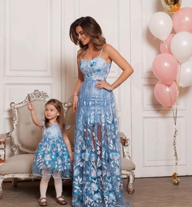 Ксения Бородина с дочкой Фэмили лук