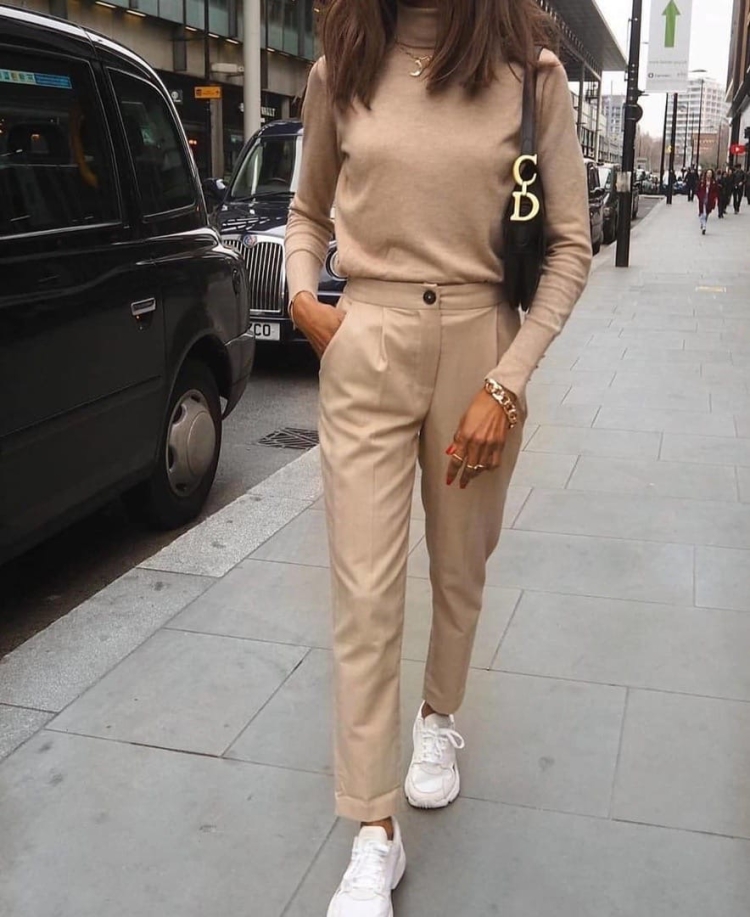 Белые брюки черный верх