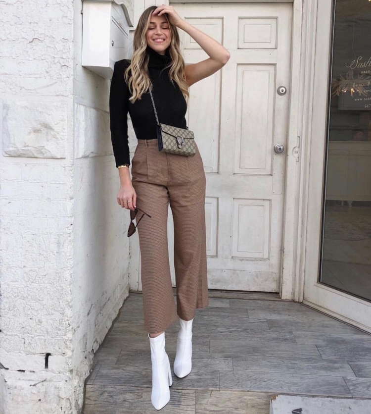 Брюки с бежевыми ботильонами