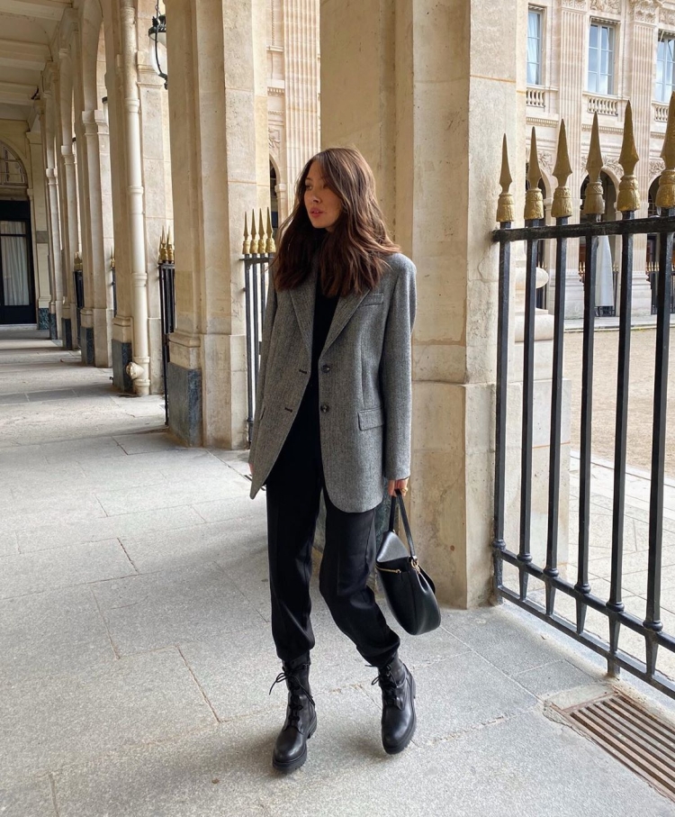 Образ с бежевыми брюками женщине