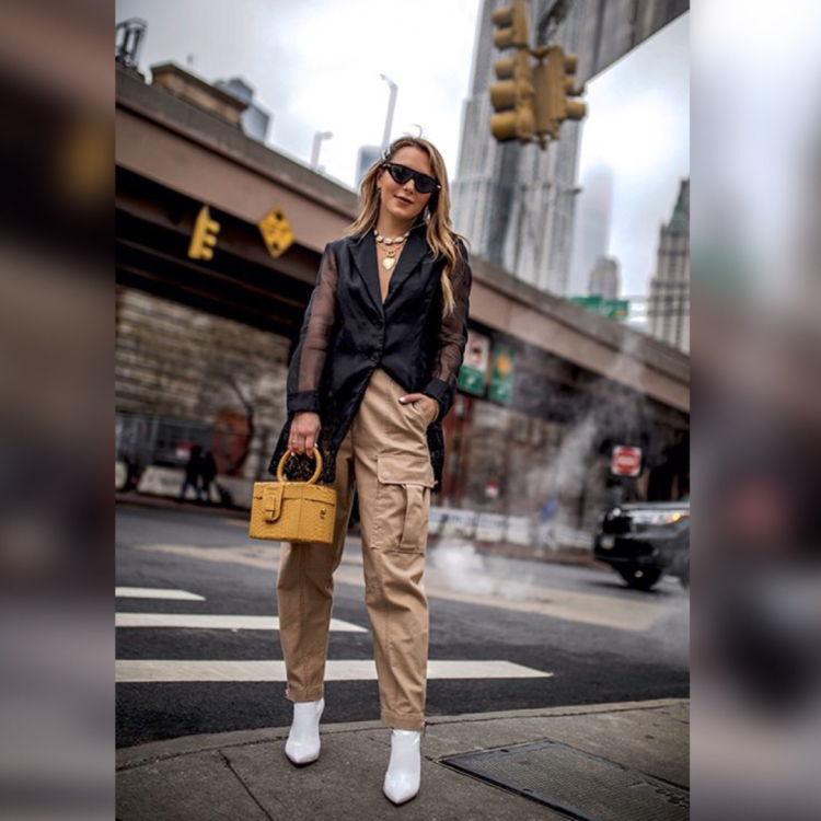 Луки с бежевыми брюками