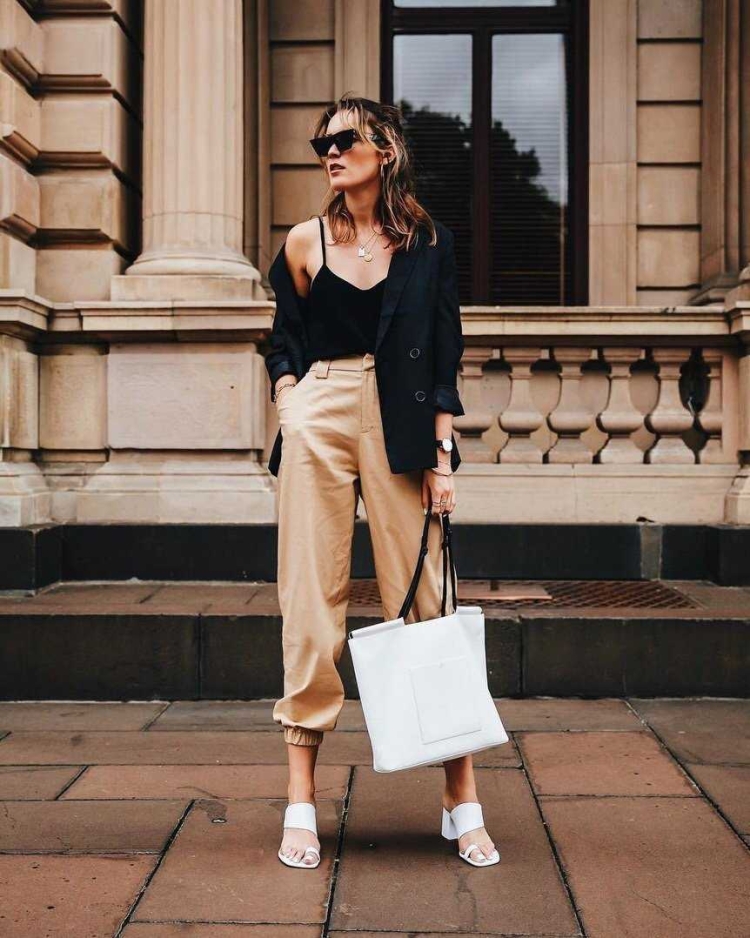 Луки с бежевыми брюками женские