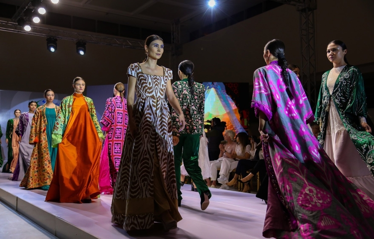 Узбекистан Миллий либослар