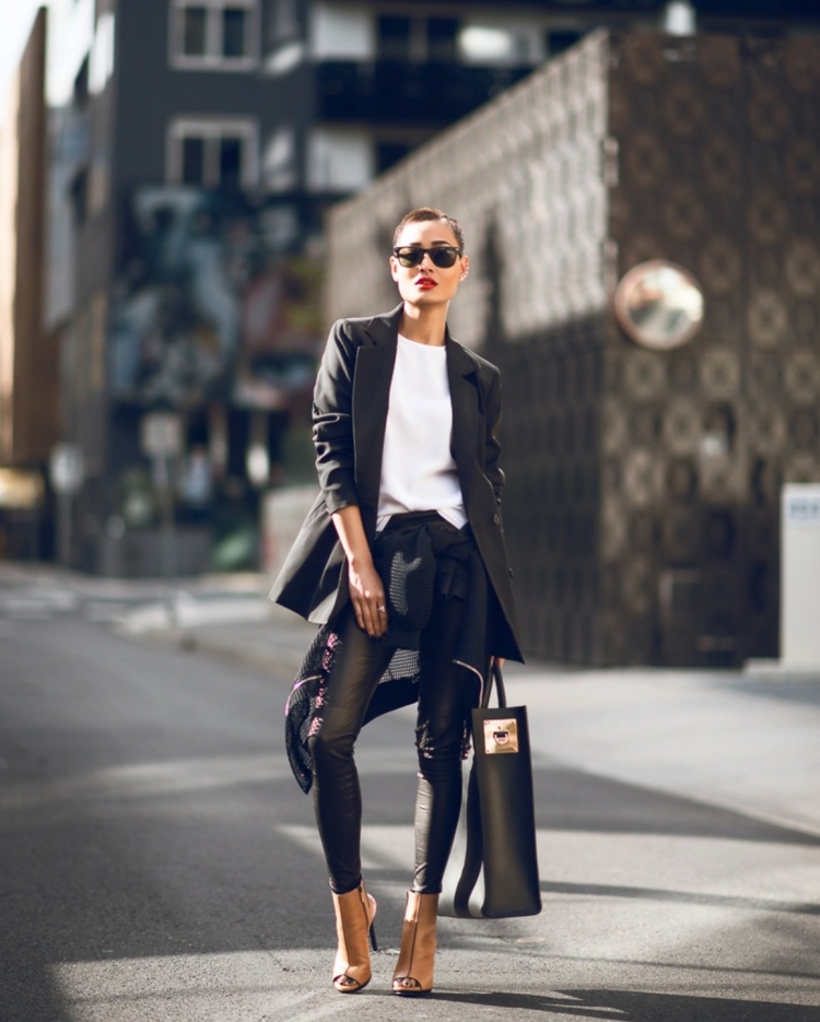 Кожаные лосины с пиджаком